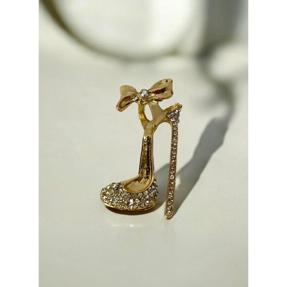 Glamorous Sparkling Rhinestone High-Heel Pin Brooch - Add a Touch of Elegance - Picture 1 of 7